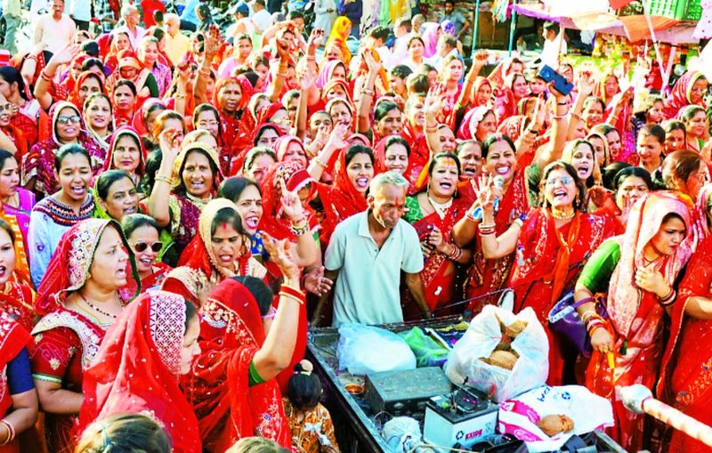 महर्षि गौतम के जयकारों से गूंजी छोटीकाशी, निकाली शोभायात्रा