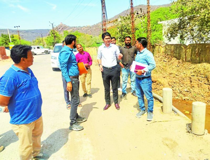 एक सप्ताह में दूसरी बार निरीक्षण, नहीं हटे अतिक्रमण