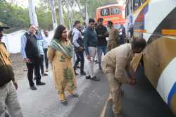 सड़कों पर यात्रियों को लेकर दौड़ रहीं कंडम बसों की जांच नहीं, हाइवे पर दिन-रात
वसूली जारी - image