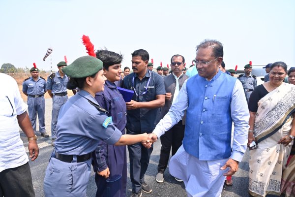 युवाओं के सपनों को मिलेगी नई उड़ान! CM साय ने जशपुर 100 कैडेट्स को मिला विमान उड़ाने का सुनहरा अवसर, देखें Photo..