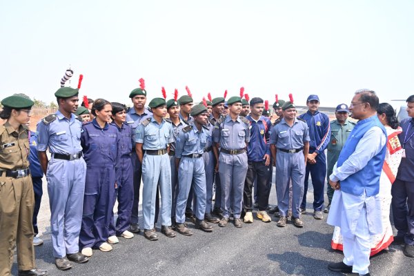 युवाओं के सपनों को मिलेगी नई उड़ान! CM साय ने जशपुर 100 कैडेट्स को मिला विमान उड़ाने का सुनहरा अवसर, देखें Photo..