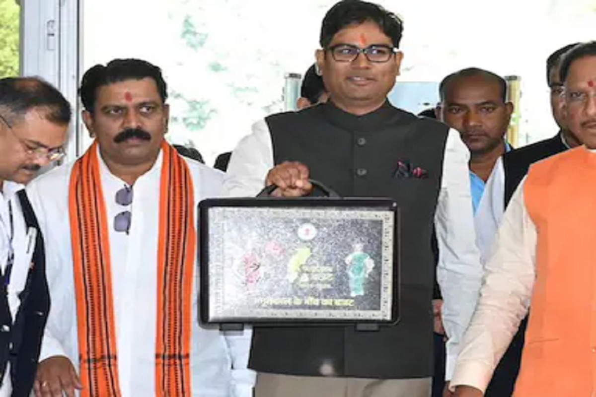 Chhattisgarh Budget 2025: वित्त मंत्री ने खोला बजट का पिटारा, रायपुर से दुर्ग तक मेट्रो ट्रेन के लिए 5 करोड़ का प्रावधान