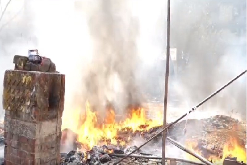 Raipur News: रायपुर में आगजनी की घटना, धु-धुकर जला पुरानी नगर निगम