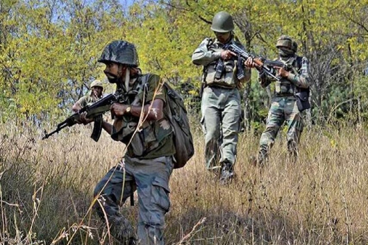 CG Naxalites killed: नक्सलियों और सुरक्षाबलों के बीच मुठभेड़, 30 नक्सली ढेर,
डीआरजी का एक जवान शहीद