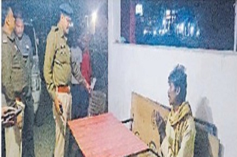 Human Trafficking: कर्नाटक में बंधक बना मजदूर पैदल पहुंचा सीतापुर, मानव तस्करी की है आशंका