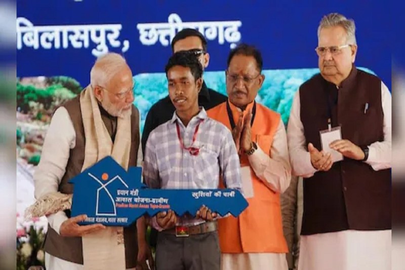 CG News: पीएम मोदी ने प्रदेश की जनता को दिया तोहफा, नवरात्रि के पहले दिन 3 लाख लोगों को मिला आवास