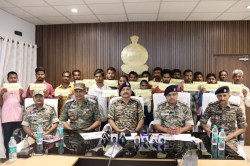 CG Naxal Surrendered: 12 नक्सलियों ने किया आत्मसमर्पण, 45 लाख रुपए का था इनाम - image