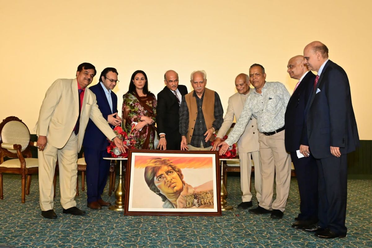 Sholay Special Screening: 50 वर्ष में तीन पीढ़ियां बदलीं, नहीं बदला तो
राजमंदिर-शोले का क्रेज
