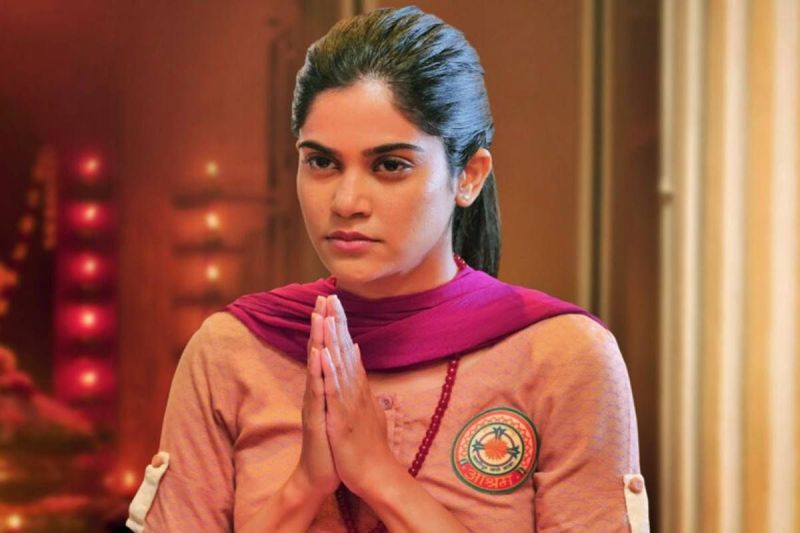 Aditi-pohankar-mumbai-local-harassment aashram 3 actress