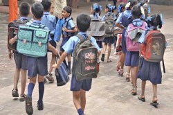 सरकारी स्कूल में 7वीं के छात्र को PTI ने बेरहमी से पीटा ! चेहरे पर चोट के निशान,
अब माफी मांगने की मांग - image