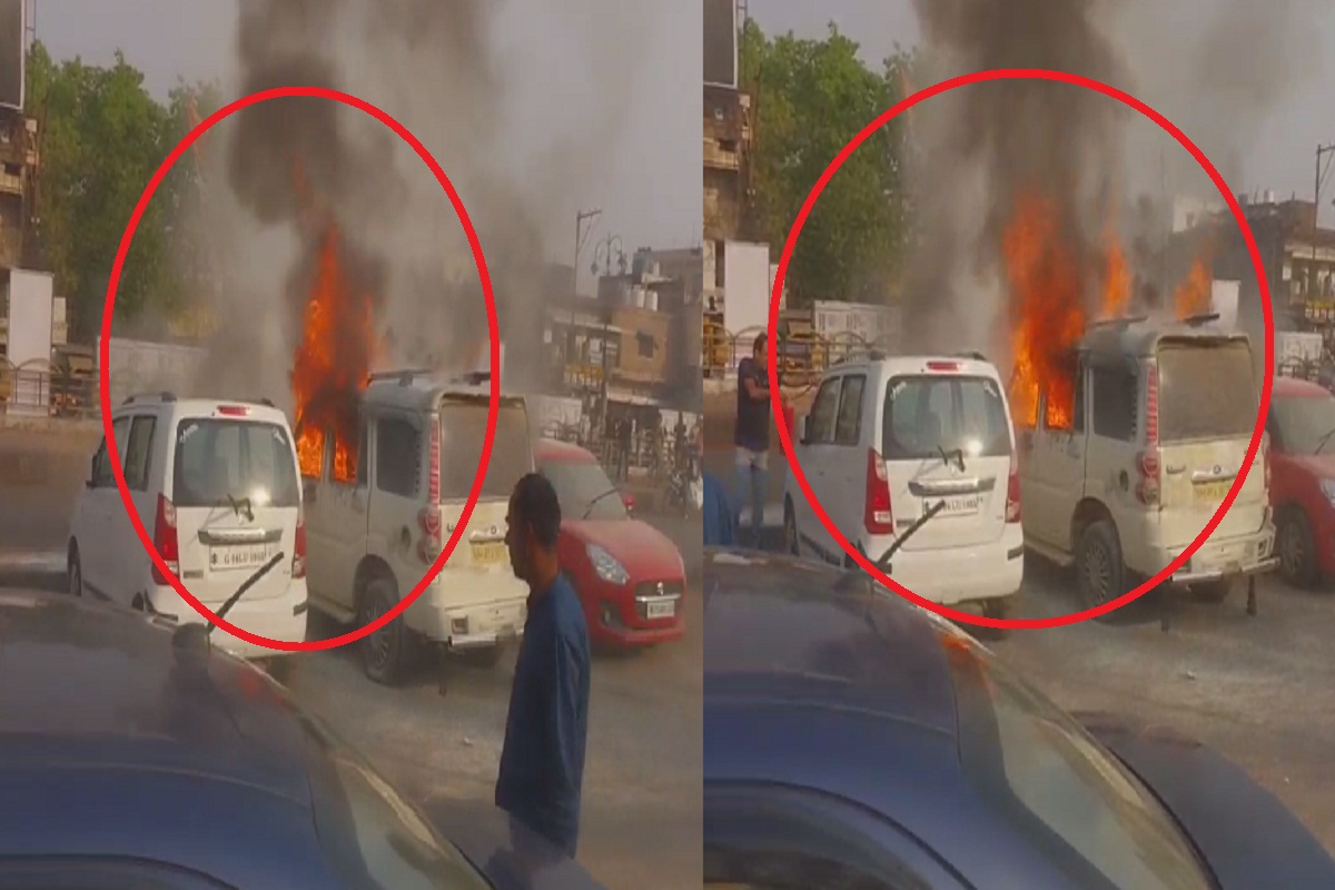 Fire in Car: रेलवे स्टेशन में खड़ी कार में लगी भीषण आग, मची अफरा तफरी, देखें वीडियो