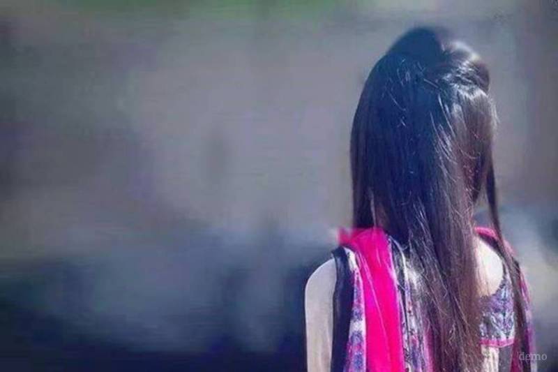 सनकी प्रेमी का खौफनाक कदम! स्कूल से लौट रही शिक्षिका का किया अपहरण, फिर जंगल में शादी का बनाया VIDEO… मचा बवाल