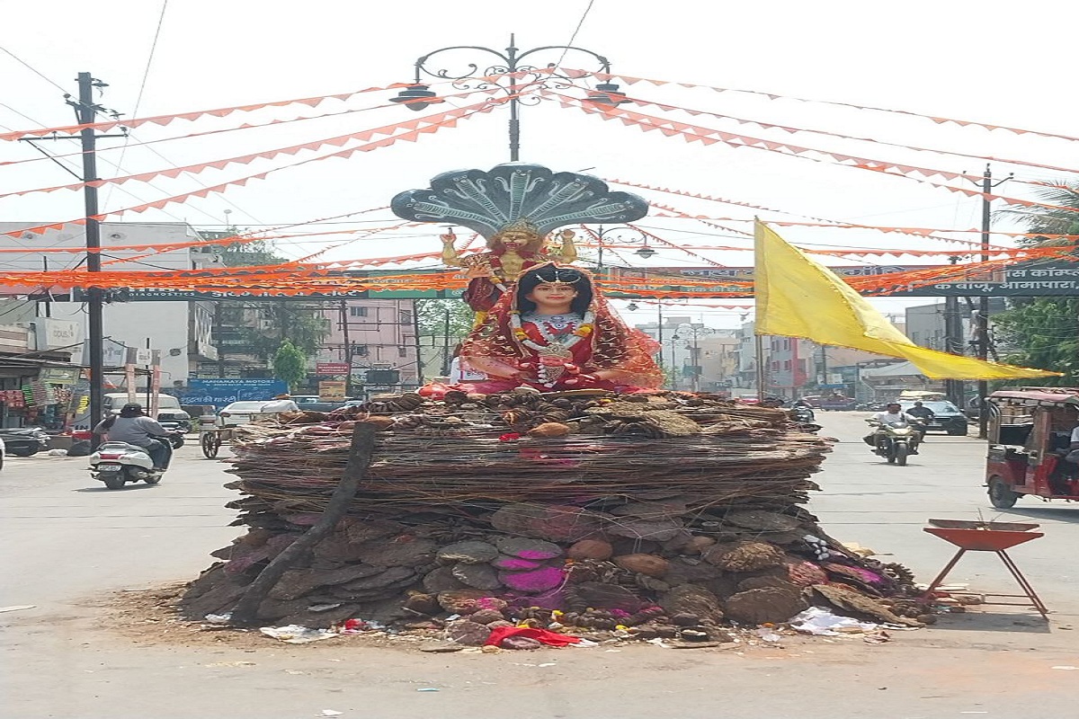 Holika Dahan 2025: रायपुर में होलिका दहन की तैयारी, देखें वीडियो