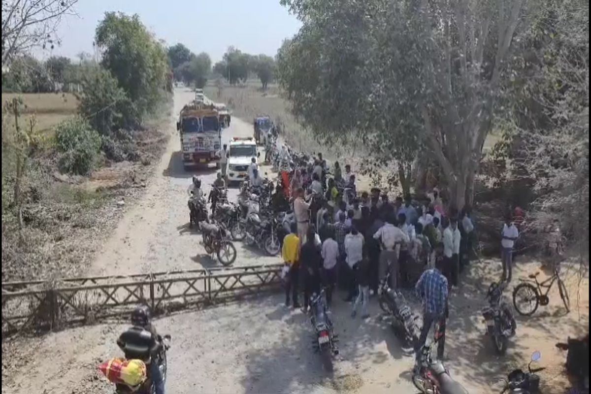 VIDEO: मालाखेड़ा स्टेट हाईवे पर लगाया जाम, दोनों ओर वाहनों की लगी कतार 