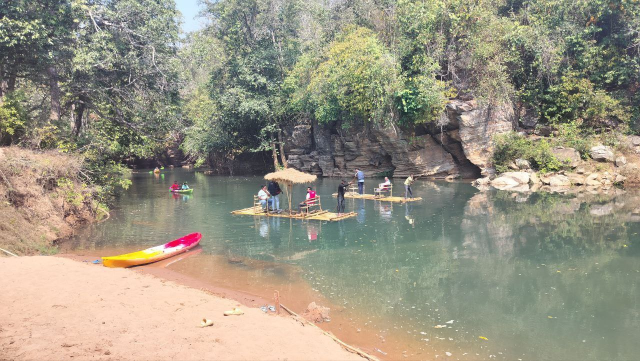 पर्यटन स्थल बना मांझीपाल गांव! बैम्बू राफ्टिंग और क्याकिंग की हुई शुरुआत, जानें और क्या है खाश...