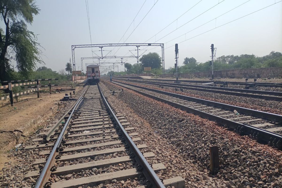 1970 के दशक से पहले आबाद था, अब वीरान है जटवाड़ा रेलवे स्टेशन