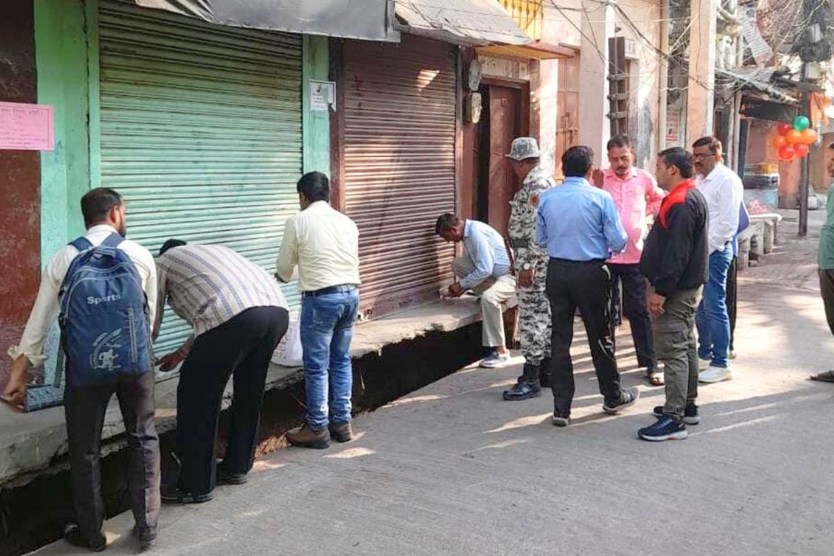 नगर निगम की बड़ी कार्रवाई, बकायेदारों पर शिकंजा, 15 प्रतिष्ठानों पर सीलिंग, इतने
लाख वसूले