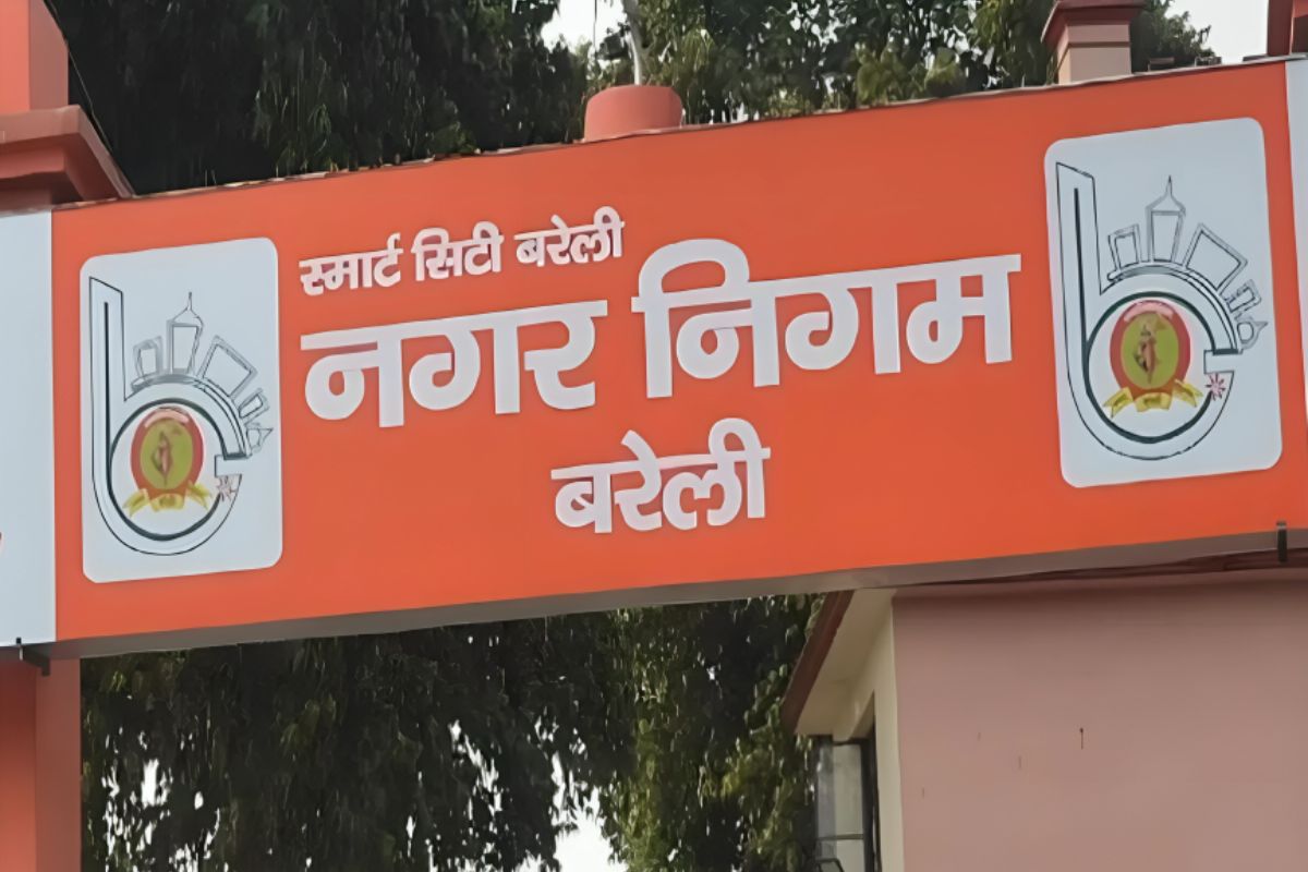 नगर निगम का अय्यास बाबू, कुंवारा बताकर सरकारी टीचर से कर रहा ईलू ईलू, एफआईआर की
तैयारी