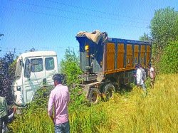 नरसिंहपुर सड़क हादसा : एक की मौत, दूसरे को फसाकर दूर तक घसीटा - image