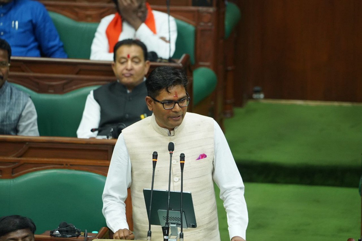 Mahtari Vandan Yojana: महतारियों के लिए साय सरकार ने खोला खजाना, बजट में वित्त मंत्री ने किया बड़ा ऐलान