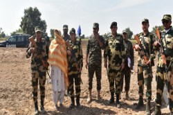 Rajasthan News : पाकिस्तान से भागकर राजस्थान आई महिला को लेकर BSF ने लिया बड़ा
फैसला, यहां जानें - image