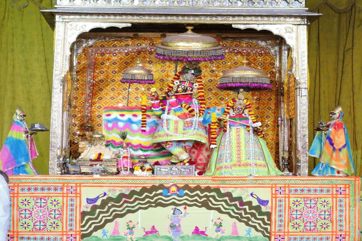 जयपुर के गोविंददेवजी मंदिर में सजी झांकी।