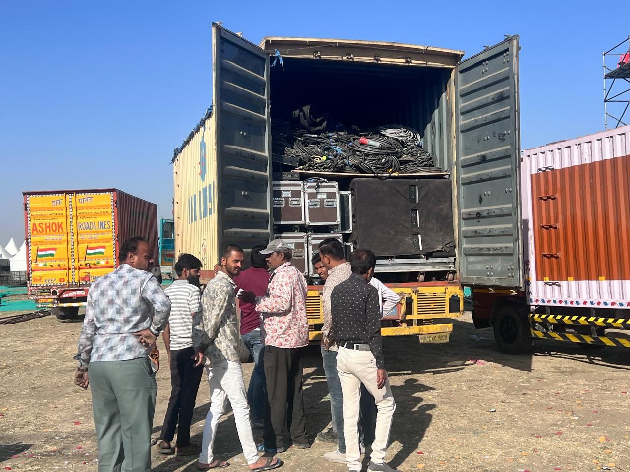 हनी सिंह के शो का पूरा टैक्स जमा नहीं, लाइट-साउंड से भरा कंटेनर जब्त