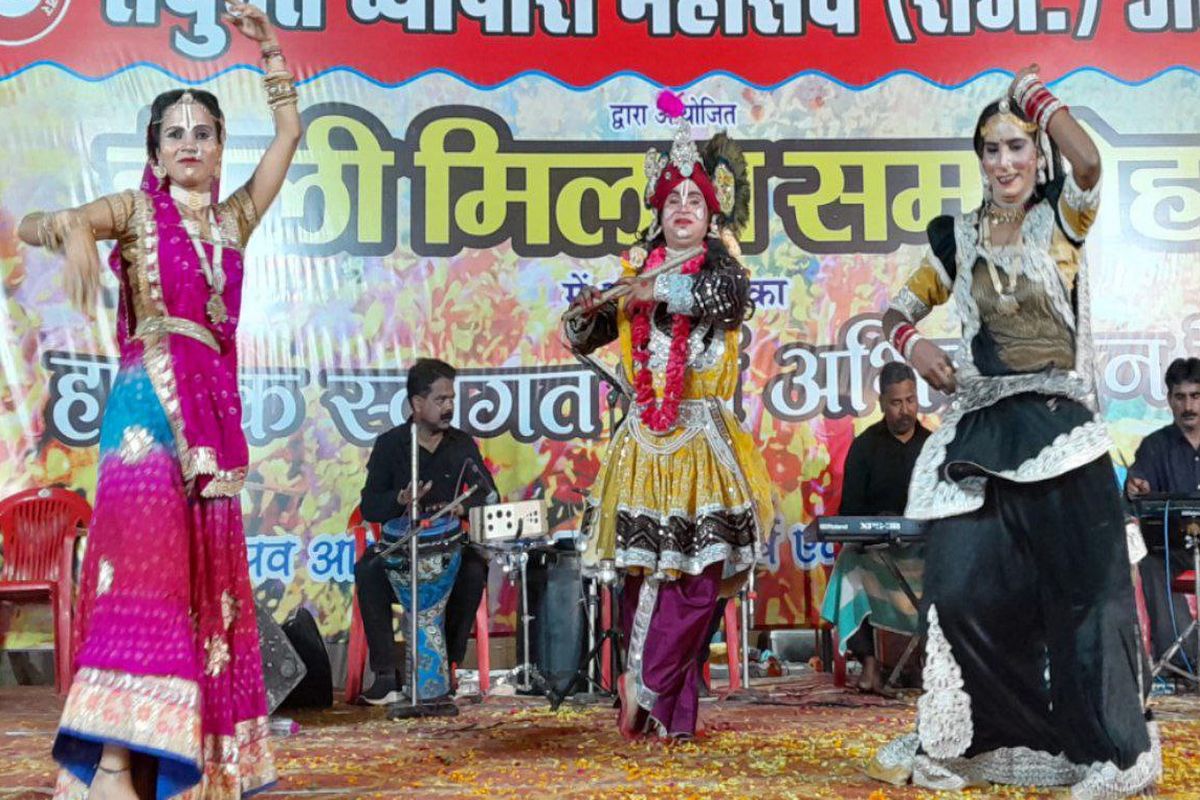 VIDEO: होप सर्कस पर होली मिलन समारोह, एक से बढ़कर एक नृत्यों की दी प्रस्तुति 
