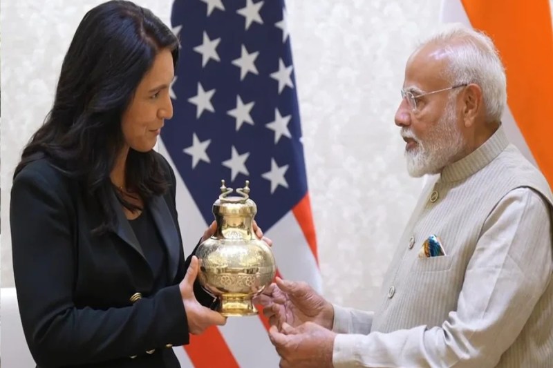 PM Modi presented the water of Maha Kumbh to Tulsi Gabbard