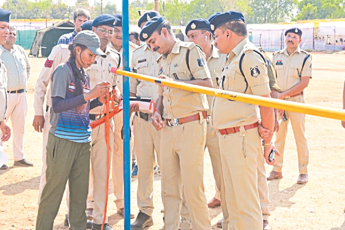 CG Police Bharti: पुलिस आरक्षक भर्ती प्रक्रिया शुरू, पहले दिन सिर्फ 89 अभ्यर्थी
ही पहुंचे