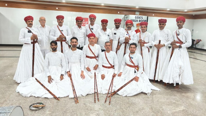 हुब्बल्ली में रंच पंचमी से पहले गेर महोत्सव में शामिल होने वाली टीमों ने अभ्यास किया।