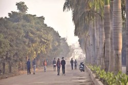 Weather Update: रात के तापमान में आई मामूली गिरावट, सुबह लगी ठण्ड, दिन का पारा
भी कम - image