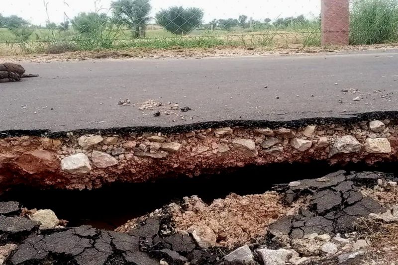 गुणवत्ता के अभाव में नागौर जिले में बनी सड़क हुई क्षतिग्रस्त