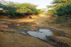 20 किलोमीटर का चक्कर लगा कर पहुंच रहे पंचायत मुख्यालय - image