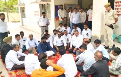बार संघ का न्यायालय परिसर में अनिश्चितकालीन धरना जारी, वार्ता विफल