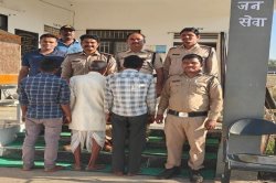 जमीनी विवाद में पिता, भाई व भतीजों ने ही कुल्हाड़ी, पत्थर मार-मारकर की थी युवक
हत्या - image