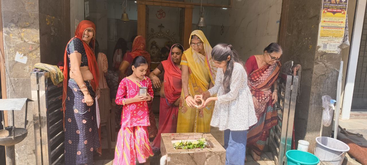 शीतला माता को लगाया ठंडे पकवानों का भोग, महिलाओं ने की पूजा, की सुख-समृद्धि की
कामना