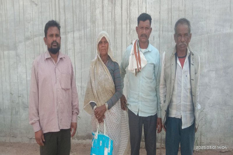 पीडि़त आवास हितग्राही।