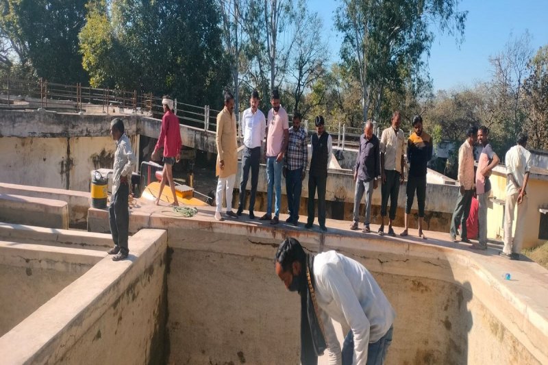 बरीघाट का प्लांट का निरीण करने पहुंचे पार्षद और सीएमओ