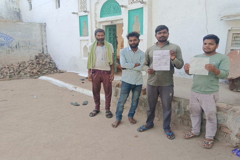 एकत्र हुए किसान