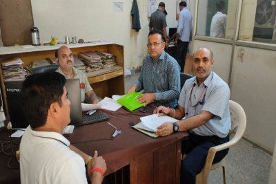 पृथ्वीपुर शाखा में जांच करने पहुंची टीम