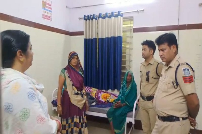 स्वास्थ्य विभाग में पहुुंची पुलिस