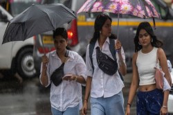 UP Weather: लखनऊ में बारिश और ठंडी हवाओं से मौसम हुआ सुहावना, जानें यूपी के
जिलों का हाल - image