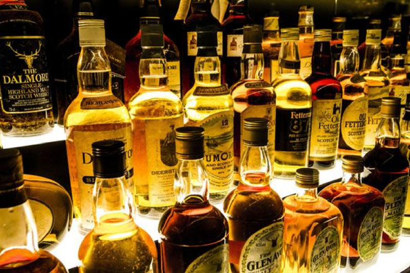 Villagers are angry with the preparations to open a liquor shop in front of Shiva temple in Bina mp