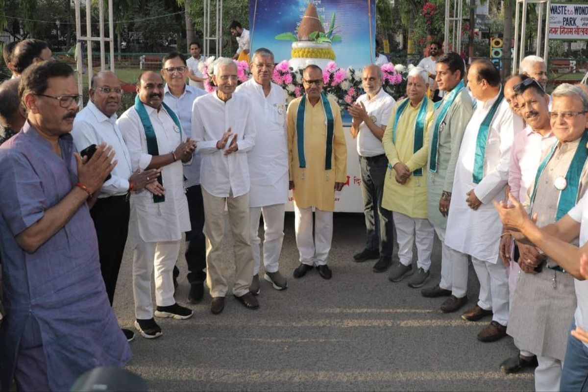 The whole society took a pledge to participate in Navkar Mahamantra worship on 9 April