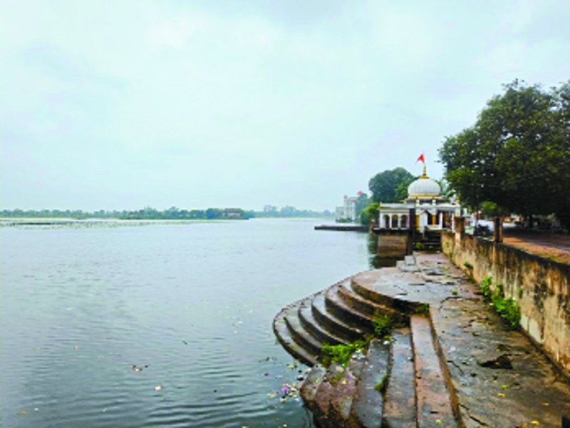 टीकमगढ़. महेंद्र सागर तालाब।