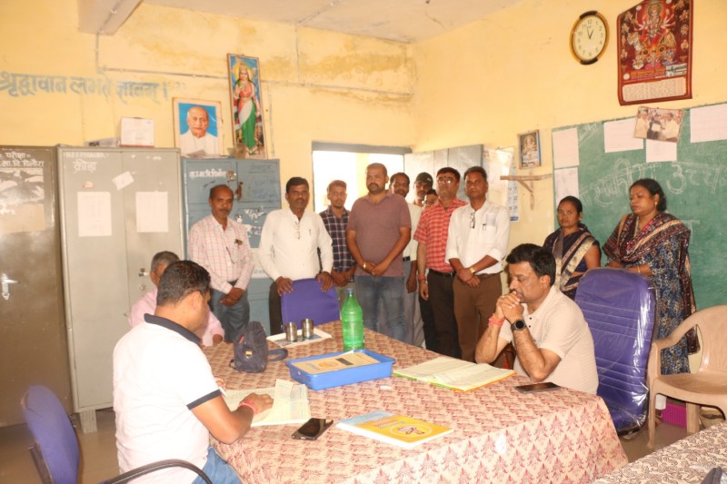 दो शिक्षक निलंबित, प्राचार्य सहित दो की रोकी वेतनवृद्धि, 29 को कारण बताओ नोटिस जारी