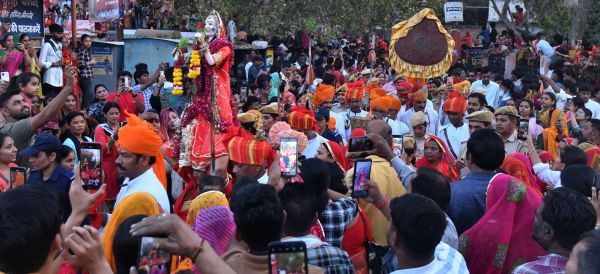 
Gangaur idols reached the fair