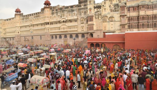 
The fair of Barahmasa Gangaur Junagadh is full