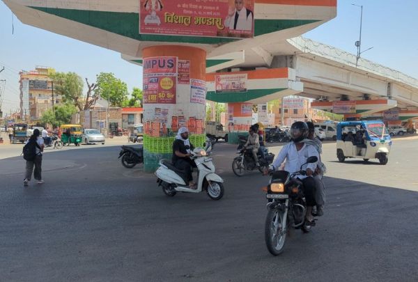 Traffic policemen resting in the shade and traffic rules being broken in the city